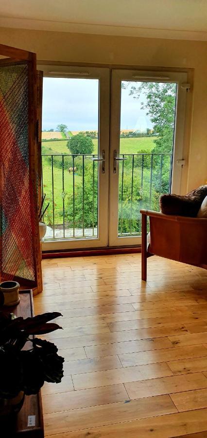 إيردري The Sleeping Dog Room At The Grumpy Schnauzer Bnb Huge Room, Luxe Suite, Private Hot Tub, Breakfast, Gym, Games Room, Farm Stay, Amazing المظهر الخارجي الصورة