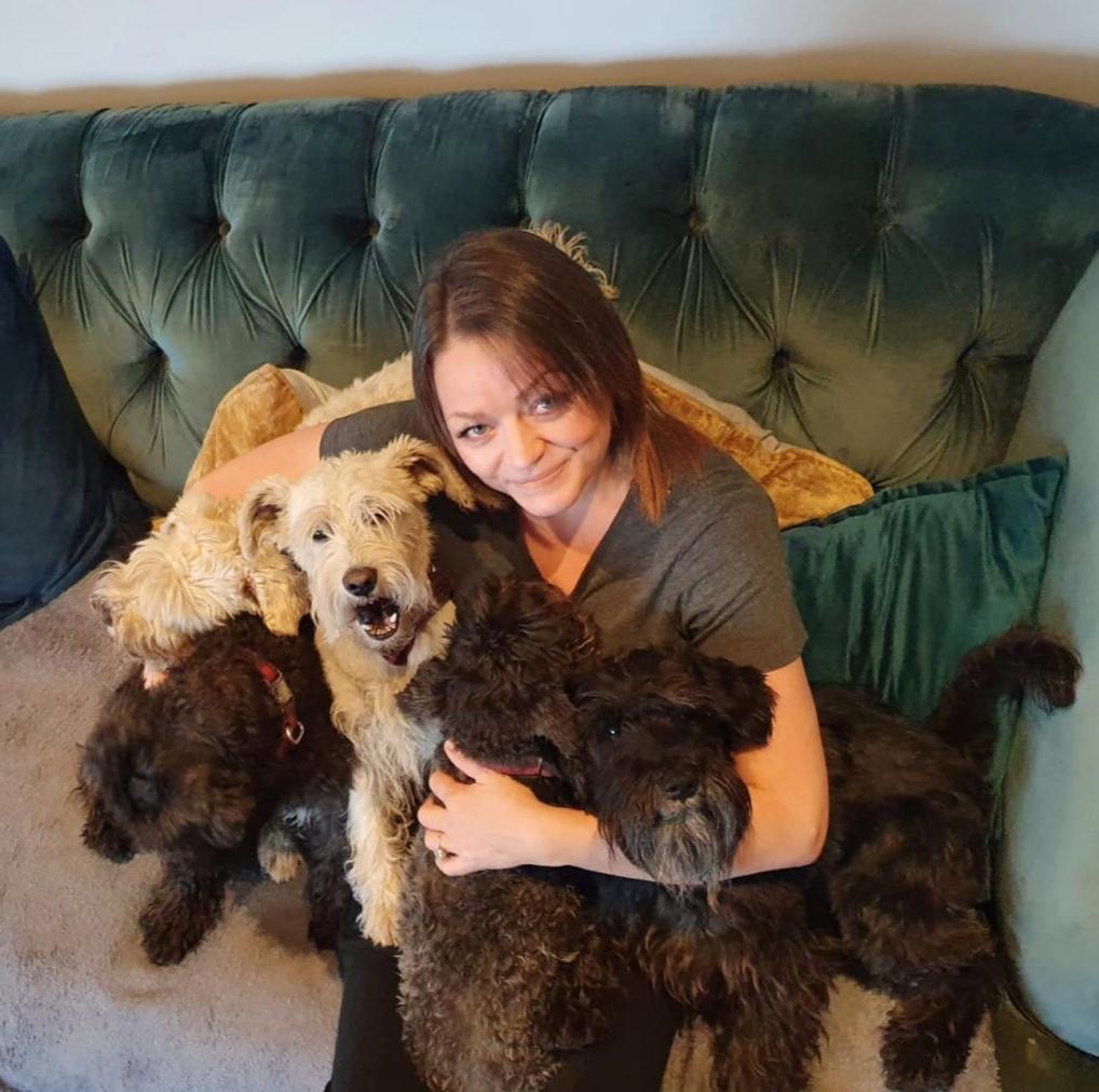 إيردري The Sleeping Dog Room At The Grumpy Schnauzer Bnb Huge Room, Luxe Suite, Private Hot Tub, Breakfast, Gym, Games Room, Farm Stay, Amazing الغرفة الصورة